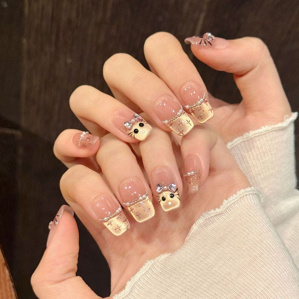 Peachy Cat‘s Eye French Tip Hand-Painted Press-On Nails